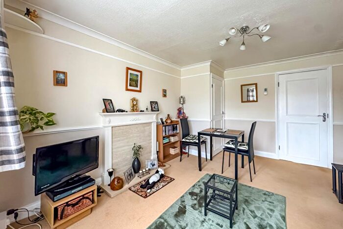 1 Bedroom Flat For Sale In Hornby Avenue, Westcliff-on-Sea, SS0