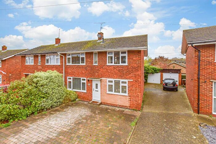 3 Bedroom Semi Detached House For Sale In Kingfisher Road, Birds Estate, Larkfield, Kent, ME20