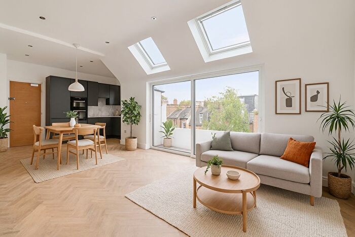 2 Bedroom Flat For Sale In Dancer Road, Fulham, London, SW6