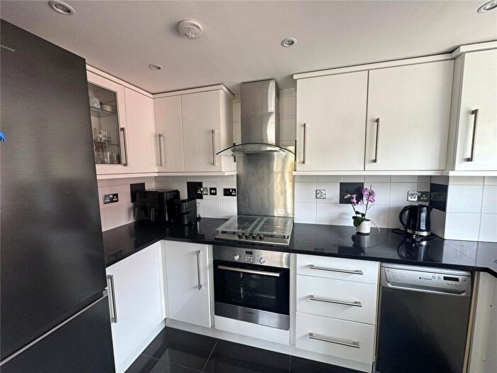 2 Bedroom Apartment To Rent In Park Road, New Barnet, Barnet, EN4