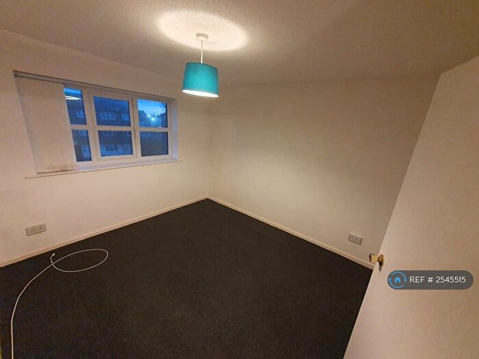 3 Bedroom Flat To Rent In Halidon Court, Bootle, L20