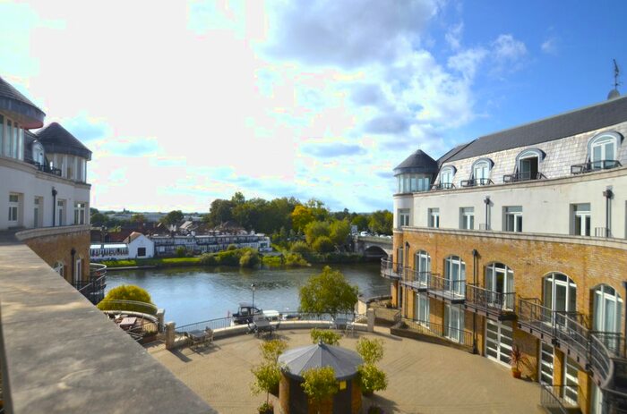 2 Bedroom Flat To Rent In Clarence Street, Staines, TW18