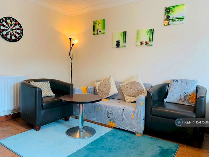 3 Bedroom Semi-Detached House To Rent In Crosse Courts, Basildon, SS15