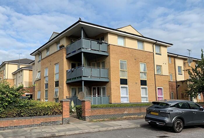 2 Bedroom Flat For Sale In Orton Grove, Enfield, EN1