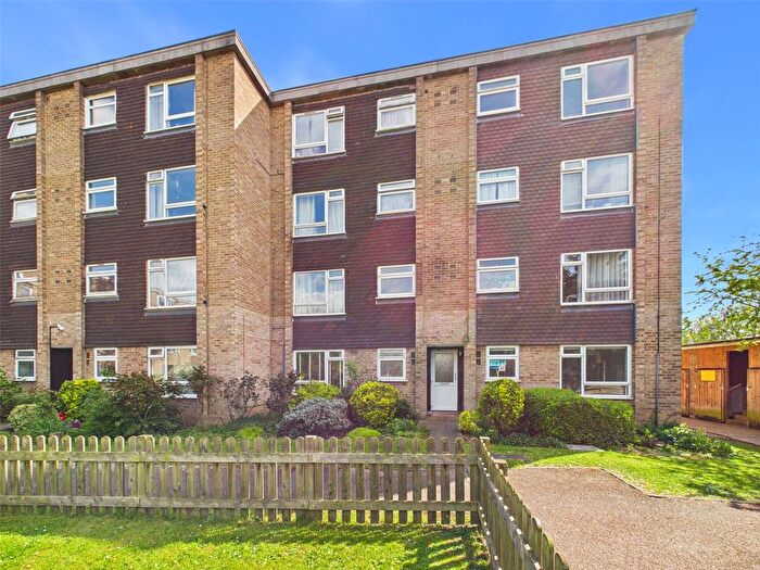 1 Bedroom Flat For Sale In Stourton Avenue, Feltham, TW13