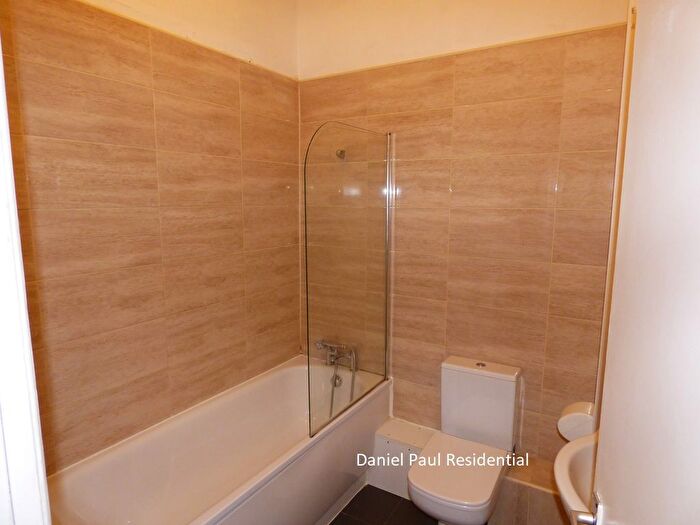 1 Bedroom Flat To Rent In Oxford Road, Ealing, W5