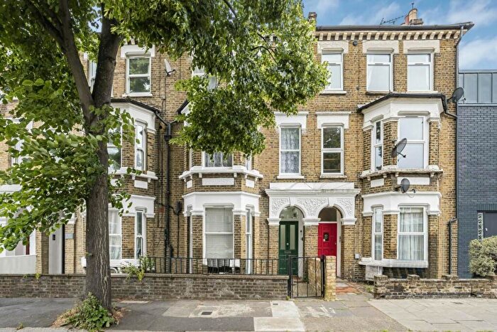 1 Bedroom Flat To Rent In Valmar Road, London, SE5