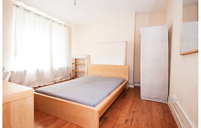 4 Bedroom Property To Rent In County Street, London, SE1