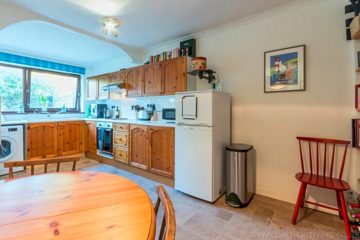 1 Bedroom Flat To Rent In The Gardens, East Dulwich, London, SE22