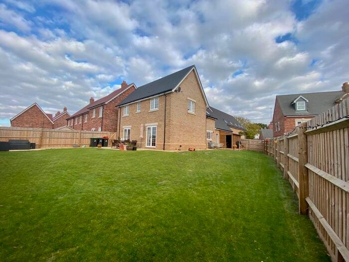 4 Bedroom Detached House To Rent In Orchard Drive, Kempston, MK42