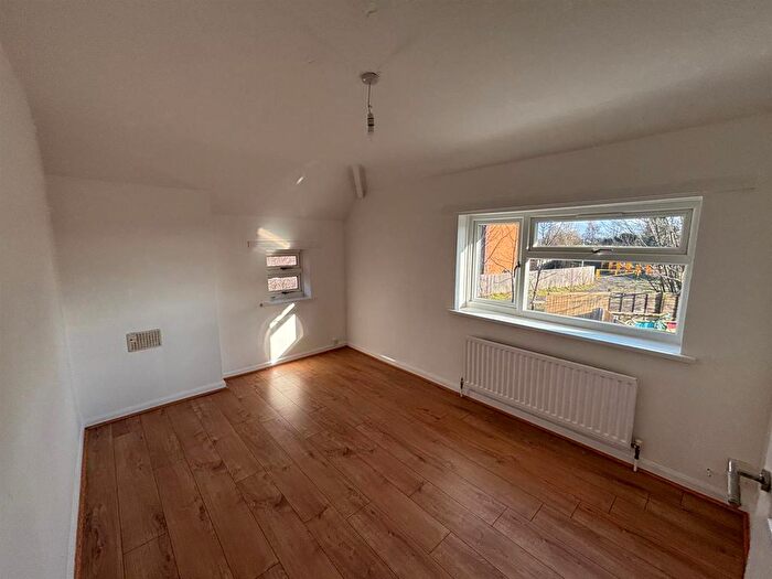 3 Bedroom Semi-Detached House To Rent In Tiled House Lane, Brierley Hill, DY5