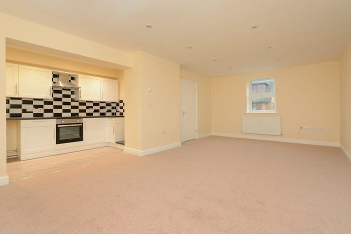 3 Bedroom Flat To Rent In Randolph Road, Gillingham, ME7