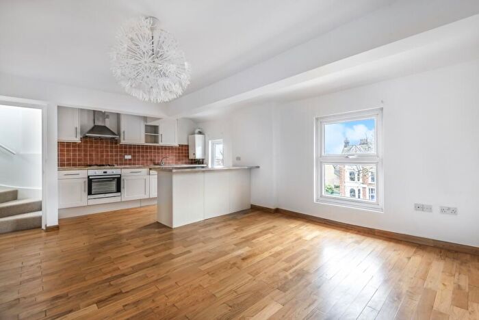 2 Bedroom Flat To Rent In Burnt Ash Hill, Lee, London, SE12