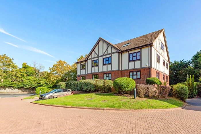 2 Bedroom Flat To Rent In White Lodge Close, Sevenoaks, TN13