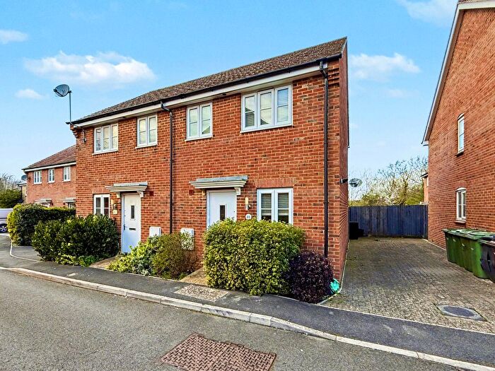 2 Bedroom Semi Detached House For Sale In Walker Drive, Faringdon, Faringdon, SN7