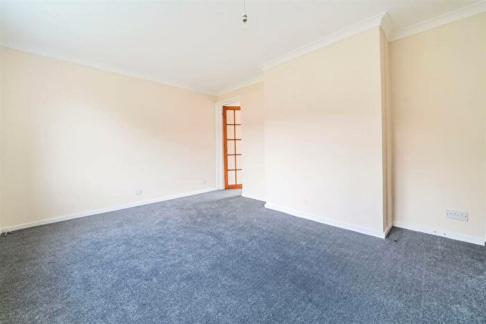 3 Bedroom End Of Terrace House For Sale In Salwey Close Bracknell, Berkshire, RG12