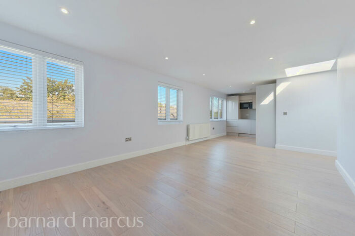 3 Bedroom Penthouse To Rent In Cromwell Road, Kingston Upon Thames, KT2