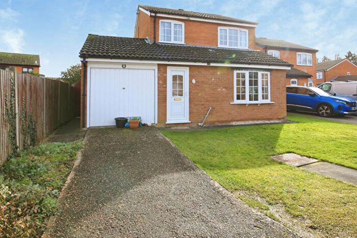 3 Bedroom Detached House For Sale In Dunsberry, Bretton, Peterborough, PE3