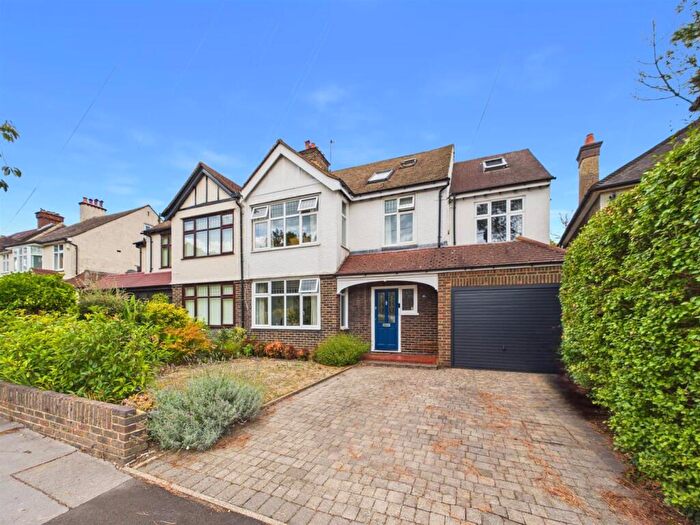 5 Bedroom Semi-Detached House For Sale In Culmington Road, South Croydon, CR2