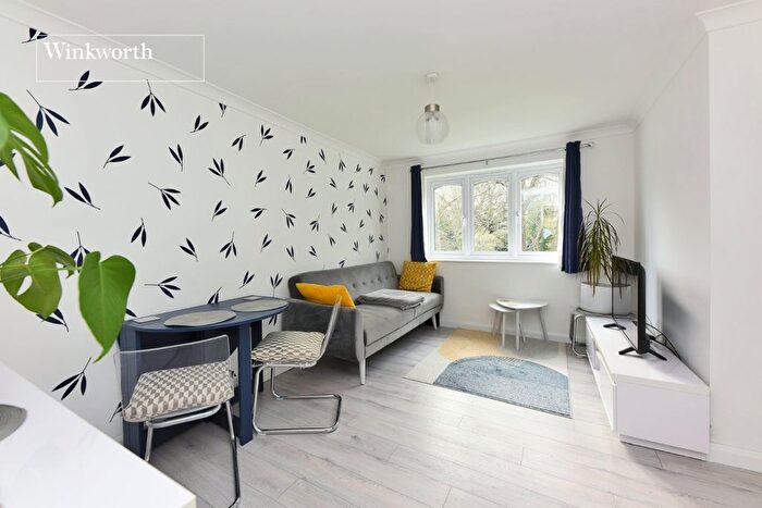 1 Bedroom Flat For Sale In Percy Gardens, Worcester Park, KT4