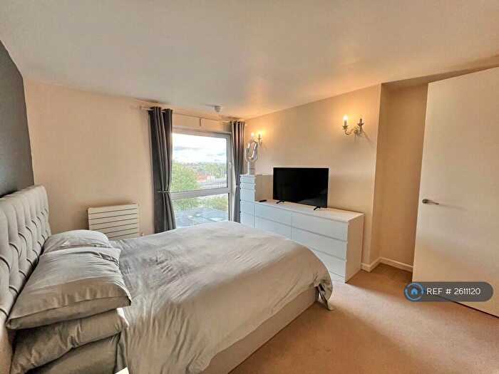2 Bedroom Flat To Rent In Cedar Court, Prestwich, Manchester, M25