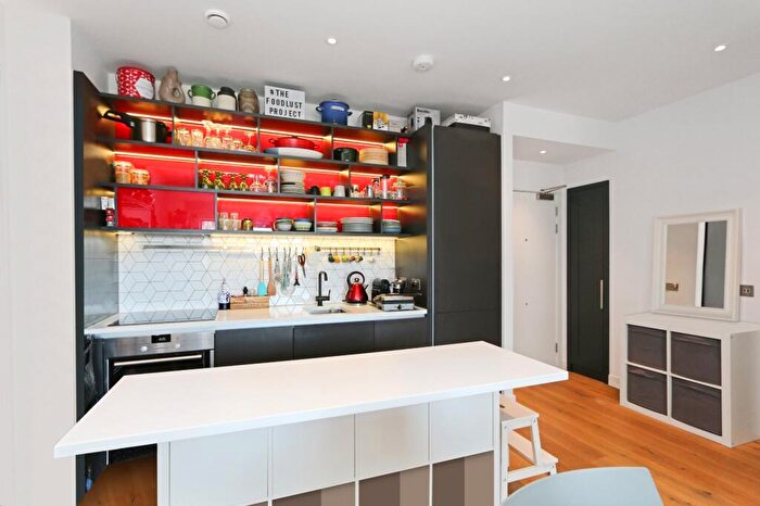 1 Bedroom Apartment To Rent In Botanic Square, Canning Town, London, E14