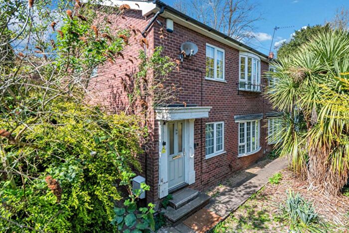 2 Bedroom Flat To Rent In Magdala Road, Nottingham, NG3