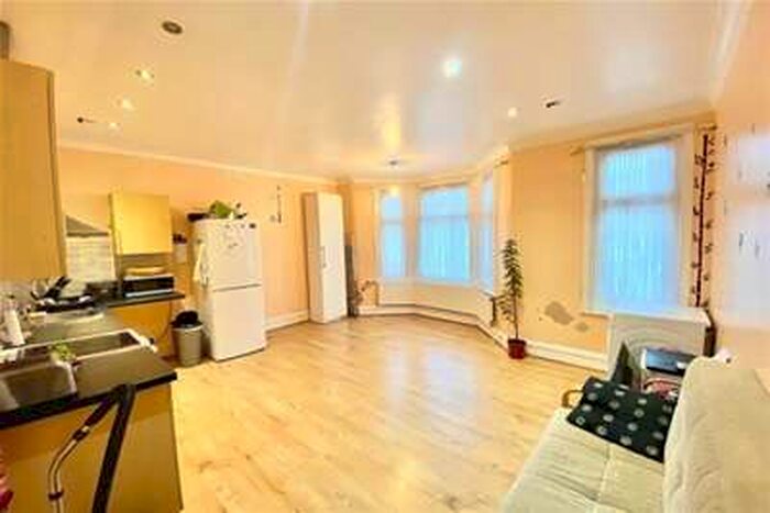 3 Bedroom Flat To Rent In Cromer Road, E10
