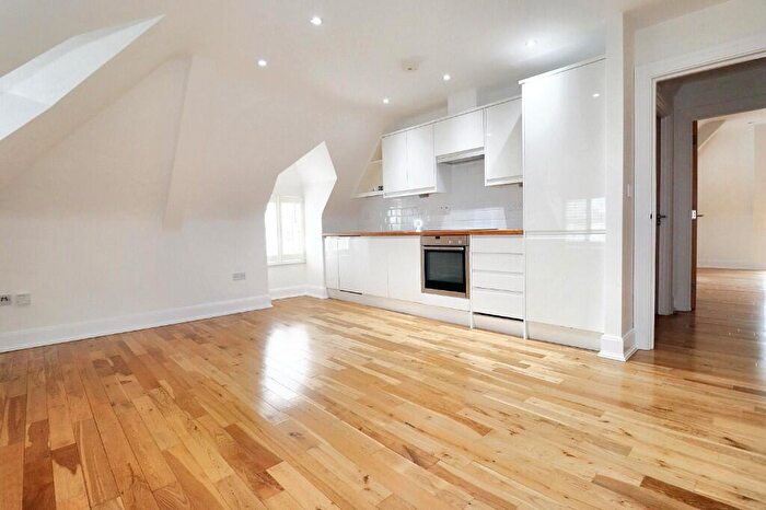2 Bedroom Apartment To Rent In Albany Road, Walton-On-Thames, Surrey, KT12