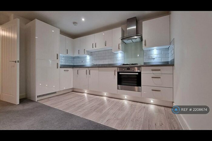 2 Bedroom Flat To Rent In Elm Drive, Woodley, Reading, RG5