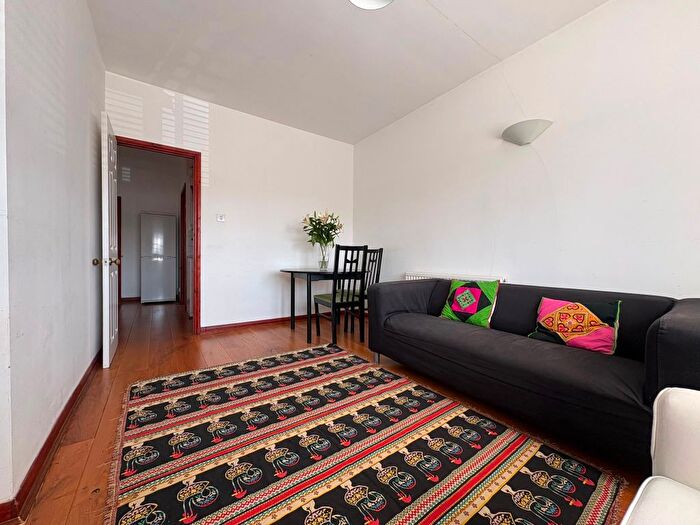 1 Bedroom Flat To Rent In Burlington Road, Isleworth, TW7