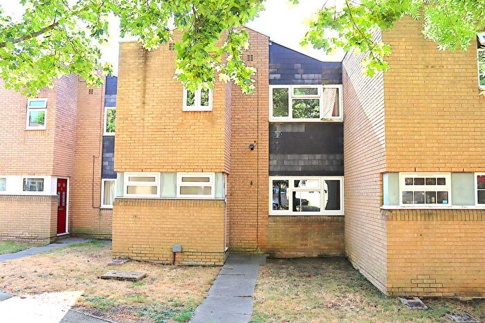 3 Bedroom Terraced House For Sale In Robin Hood Close, Farnborough, GU14