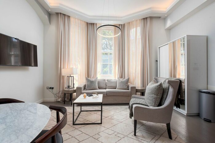 Studio To Rent In Kensington Court (), Kensington, London, W8