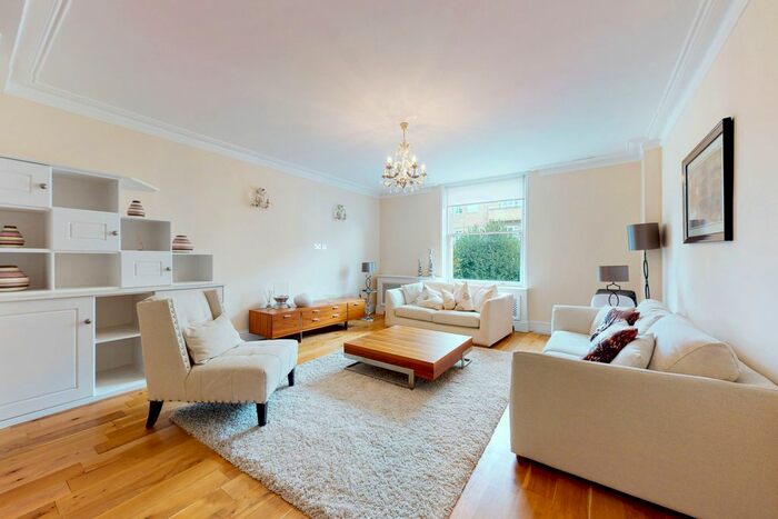 3 Bedroom Flat To Rent In Pembridge Gardens, London, W2