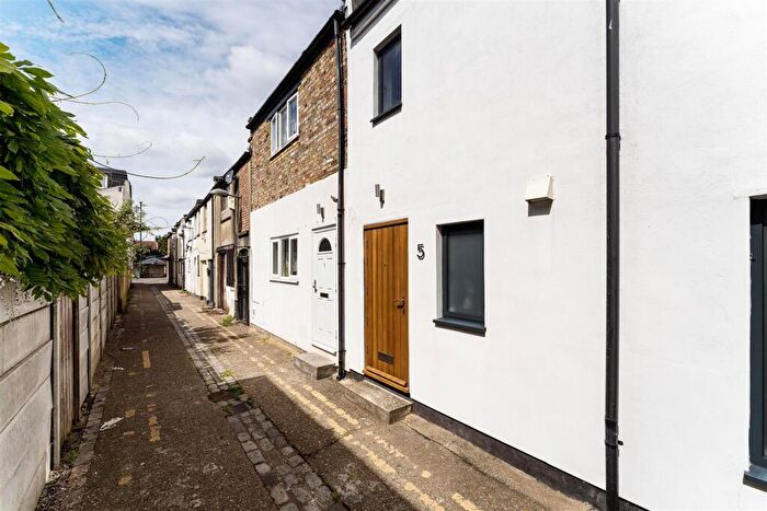 1 Bedroom House For Sale In Canberra Path, Leyton, E10