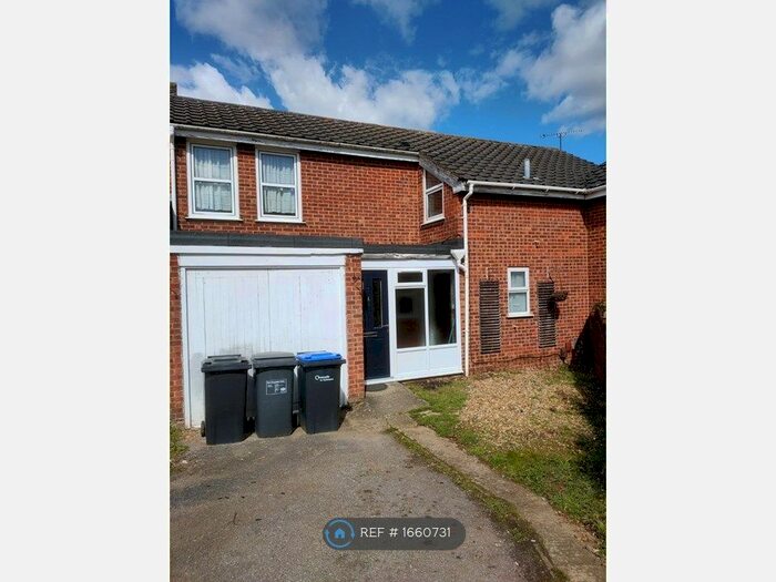 3 Bedroom Terraced House To Rent In Leben Square, Northampton, NN3