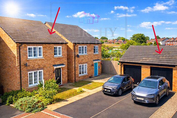 4 Bedroom Detached House For Sale In Warren Court, Featherstone, Pontefract, West Yorkshire, WF7