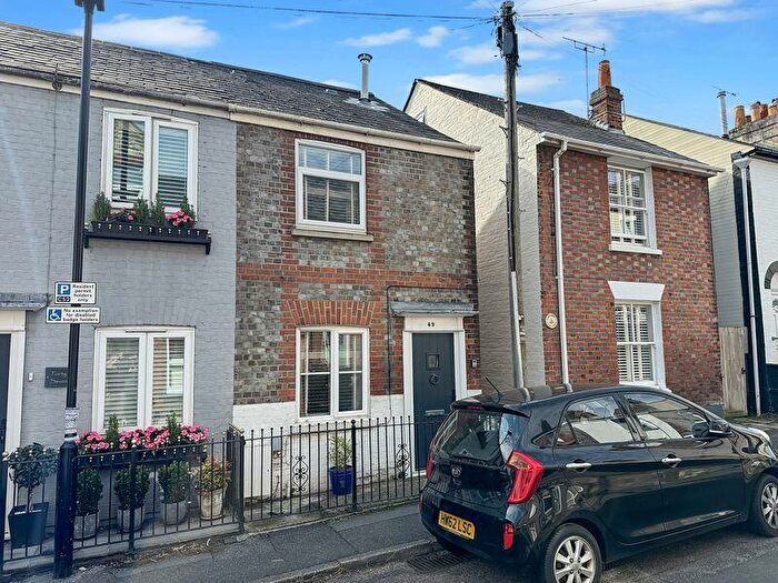 2 Bedroom Cottage To Rent In Cowes, PO31