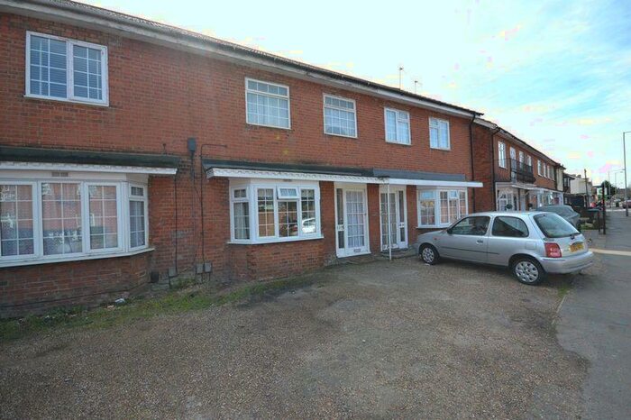 2 Bedroom Flat To Rent In London Road, Stanford-Le-Hope, SS17