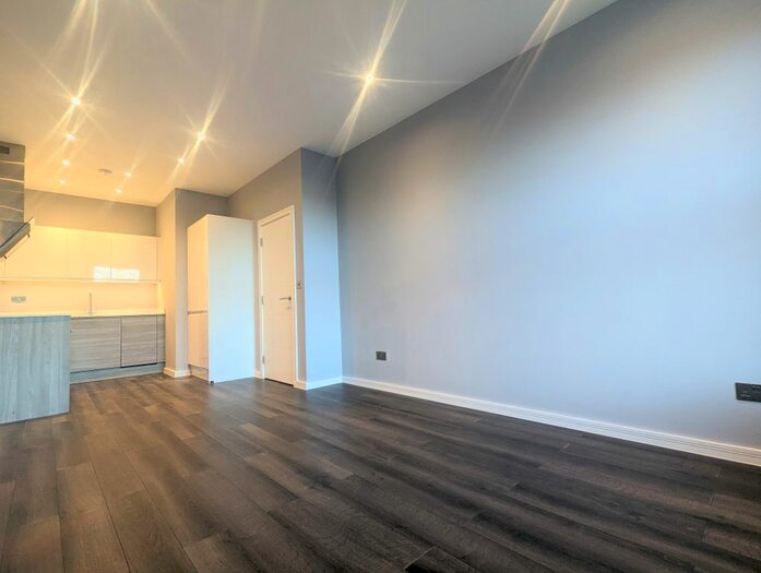 1 Bedroom Flat To Rent In Brants Bridge, Bracknell, RG12