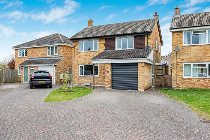 3 Bedroom Detached House For Sale In Hawthorn Crescent, Grove, Wantage, Oxfordshire, OX12