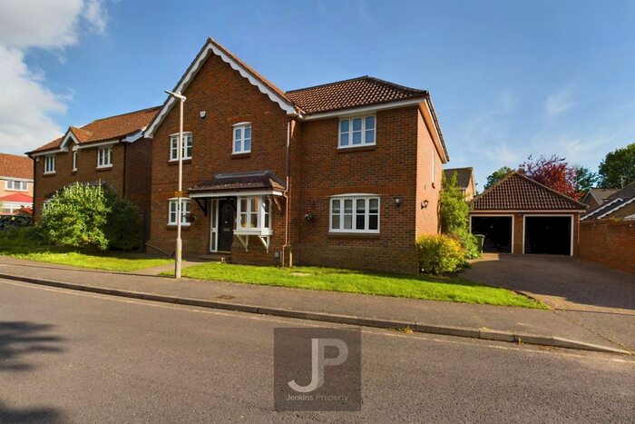 4 Bedroom Property To Rent In Poplar Drive, Hutton, Brentwood, CM13