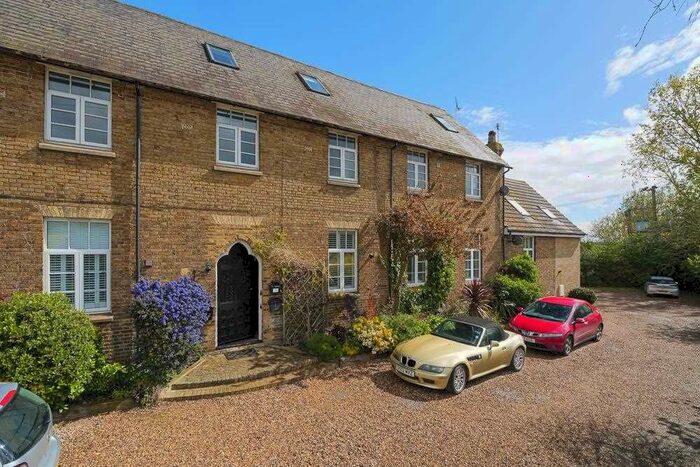 2 Bedroom Flat To Rent In The Old School House, Lower Road, Teynham, ME9