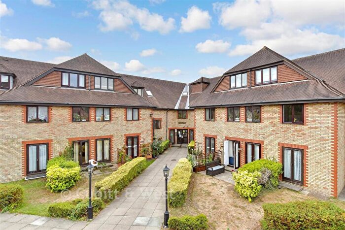 Studio For Sale In Deer Park Way, West Wickham, Kent, BR4