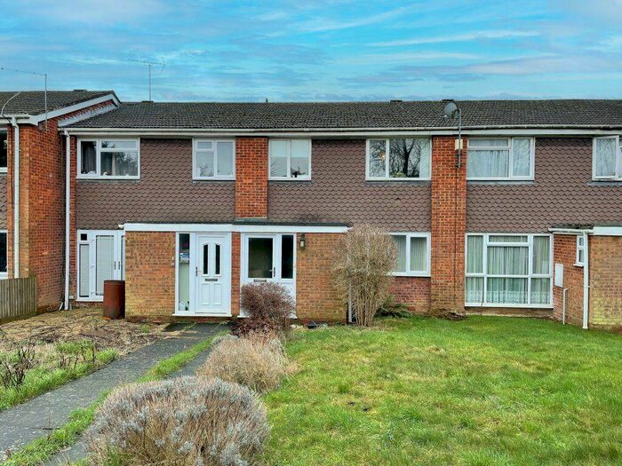 3 Bedroom House To Rent In Grange Close, Linslade, LU7