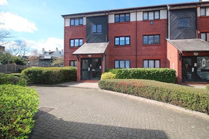 1 Bedroom Flat To Rent In Maple Gate, Loughton, Essex, IG10