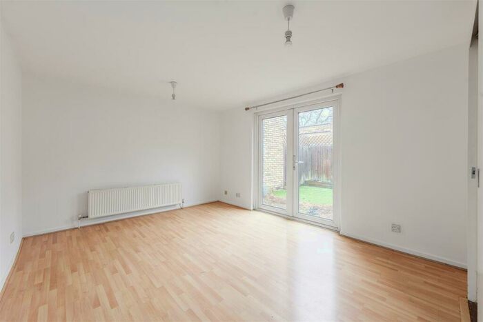 1 Bedroom Flat To Rent In Dunelm Grove, London, SE27