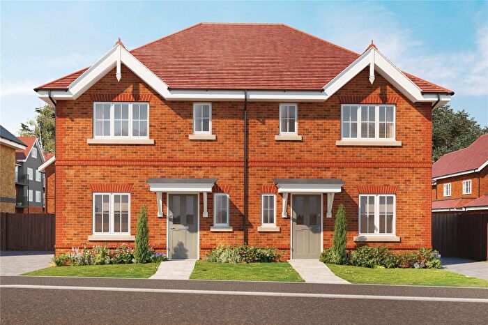 3 Bedroom Semi-Detached House For Sale In London Road, Ascot, RG12