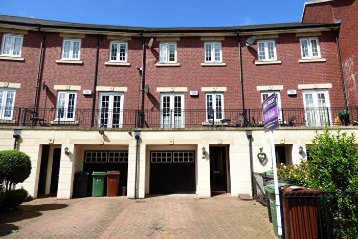 3 Bedroom Terraced House For Sale In Castle Lodge Avenue, Rothwell, Leeds, LS26