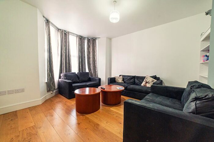 6 Bedroom End Of Terrace House To Rent In Kincraig Street, Roath, CF24